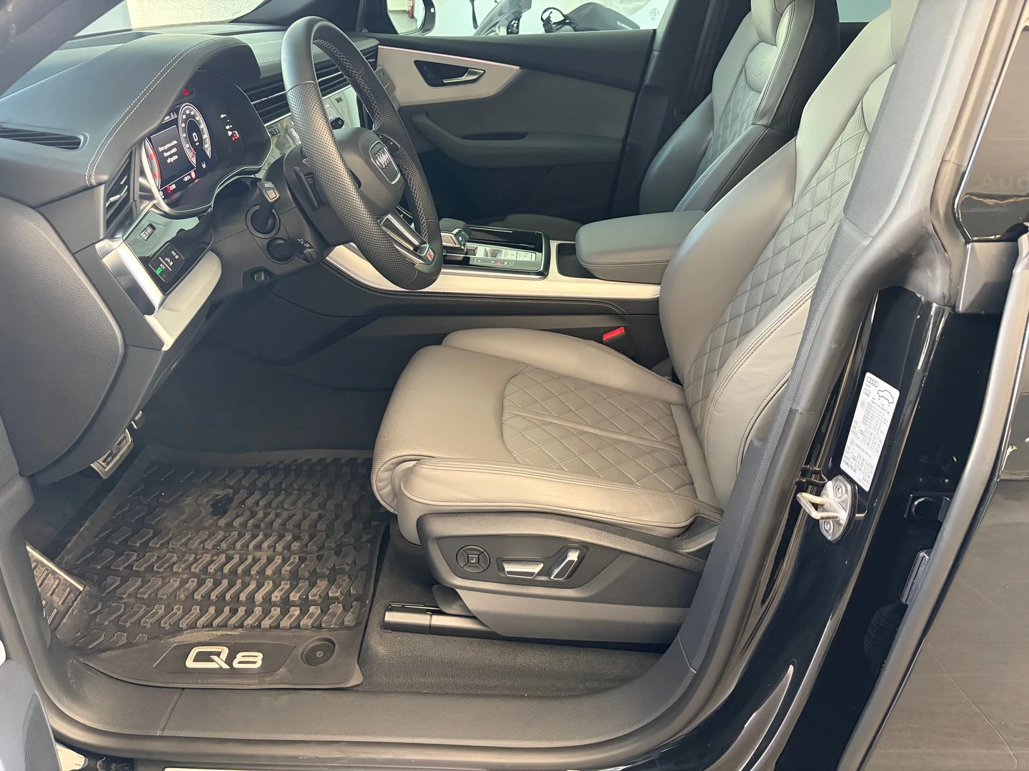 Audi Q8, снимка 6 - Автомобили и джипове - 56421843