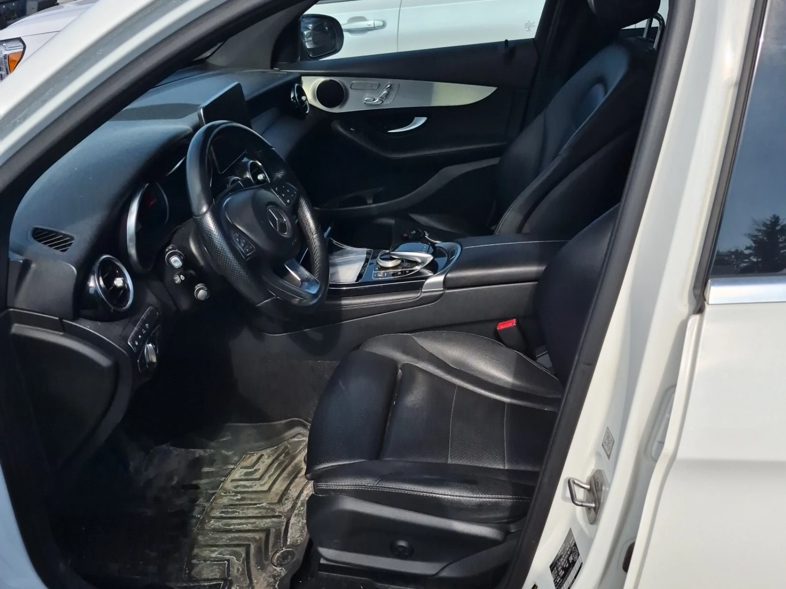 Mercedes-Benz GLC 300 CARFAX/ФИНАНСИРАНЕ, снимка 5 - Автомобили и джипове - 55983051