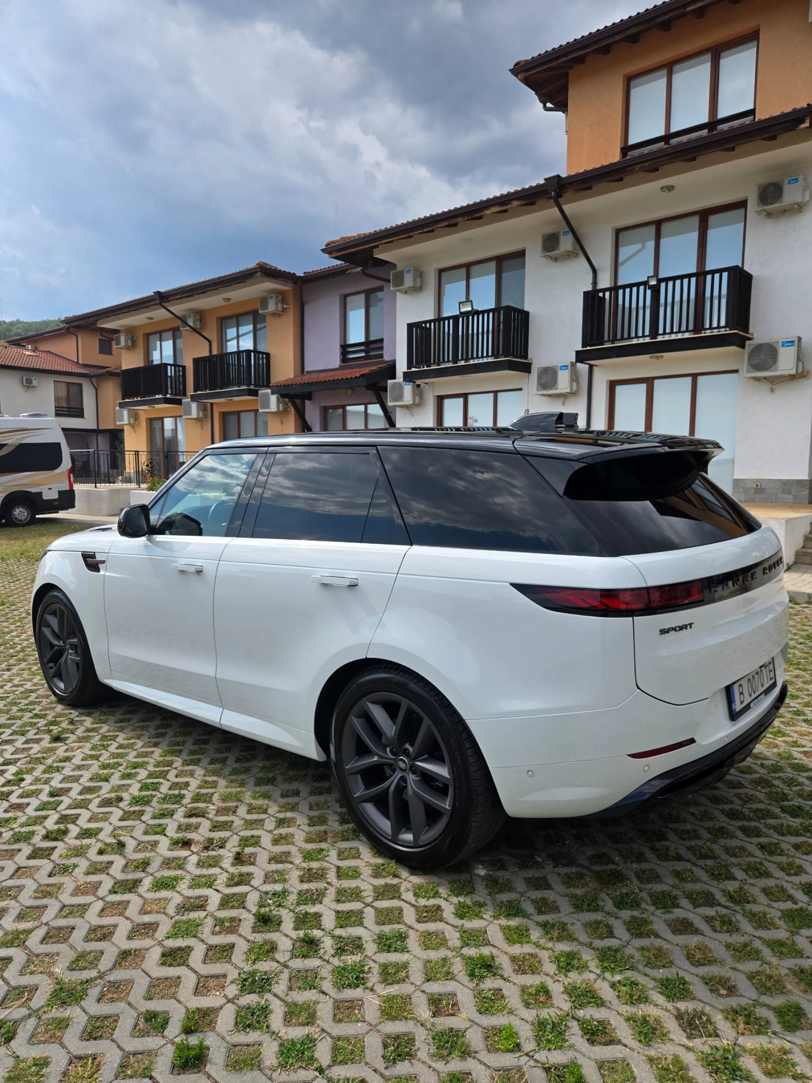 Land Rover Range Rover Sport  DYNIMIC SE D300, снимка 5 - Автомобили и джипове - 56170778