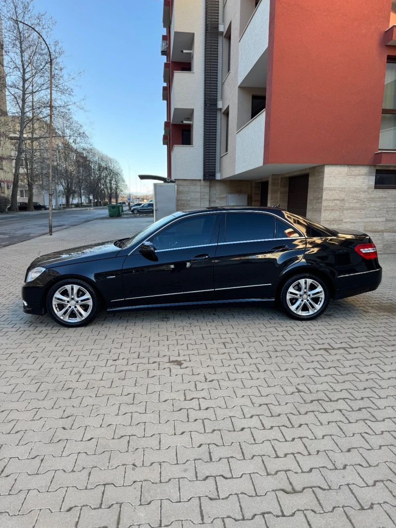 Mercedes-Benz E 220, снимка 3 - Автомобили и джипове - 47982783