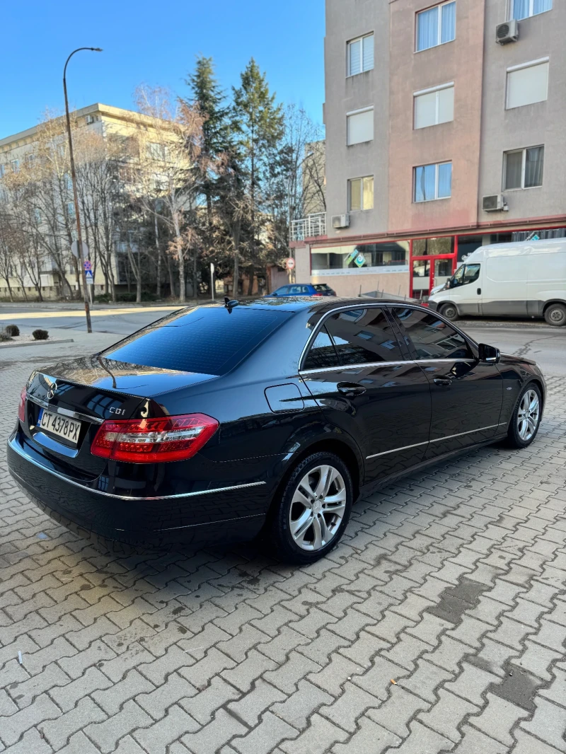 Mercedes-Benz E 220, снимка 6 - Автомобили и джипове - 47982783