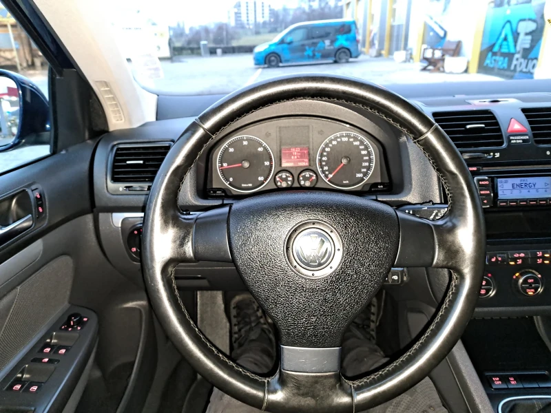 VW Golf 1.9 TDI, снимка 8 - Автомобили и джипове - 48455956