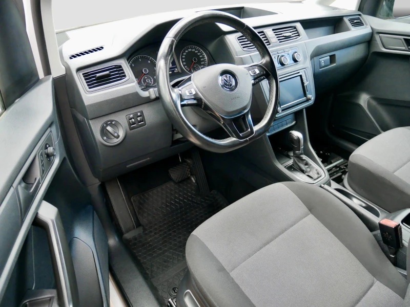 VW Caddy Maxi * Kamera* Navi* XENON * UniRent* , снимка 8 - Автомобили и джипове - 50074635