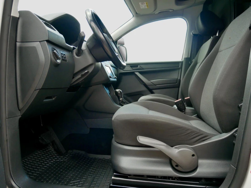 VW Caddy Maxi * Kamera* Navi* XENON * UniRent* , снимка 7 - Автомобили и джипове - 50074635