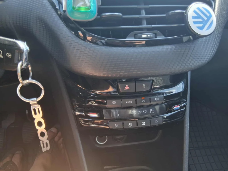 Peugeot 2008 1.6 HDI, снимка 11 - Автомобили и джипове - 52398944