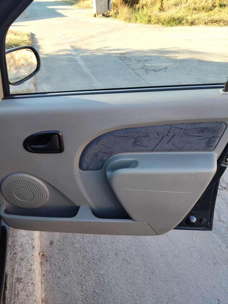 Dacia Logan, снимка 10 - Автомобили и джипове - 52352146