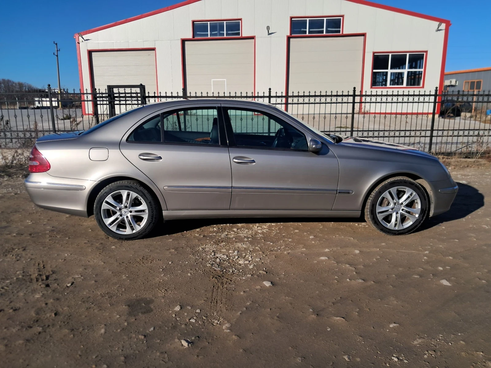 Mercedes-Benz E 350  - изображение 9