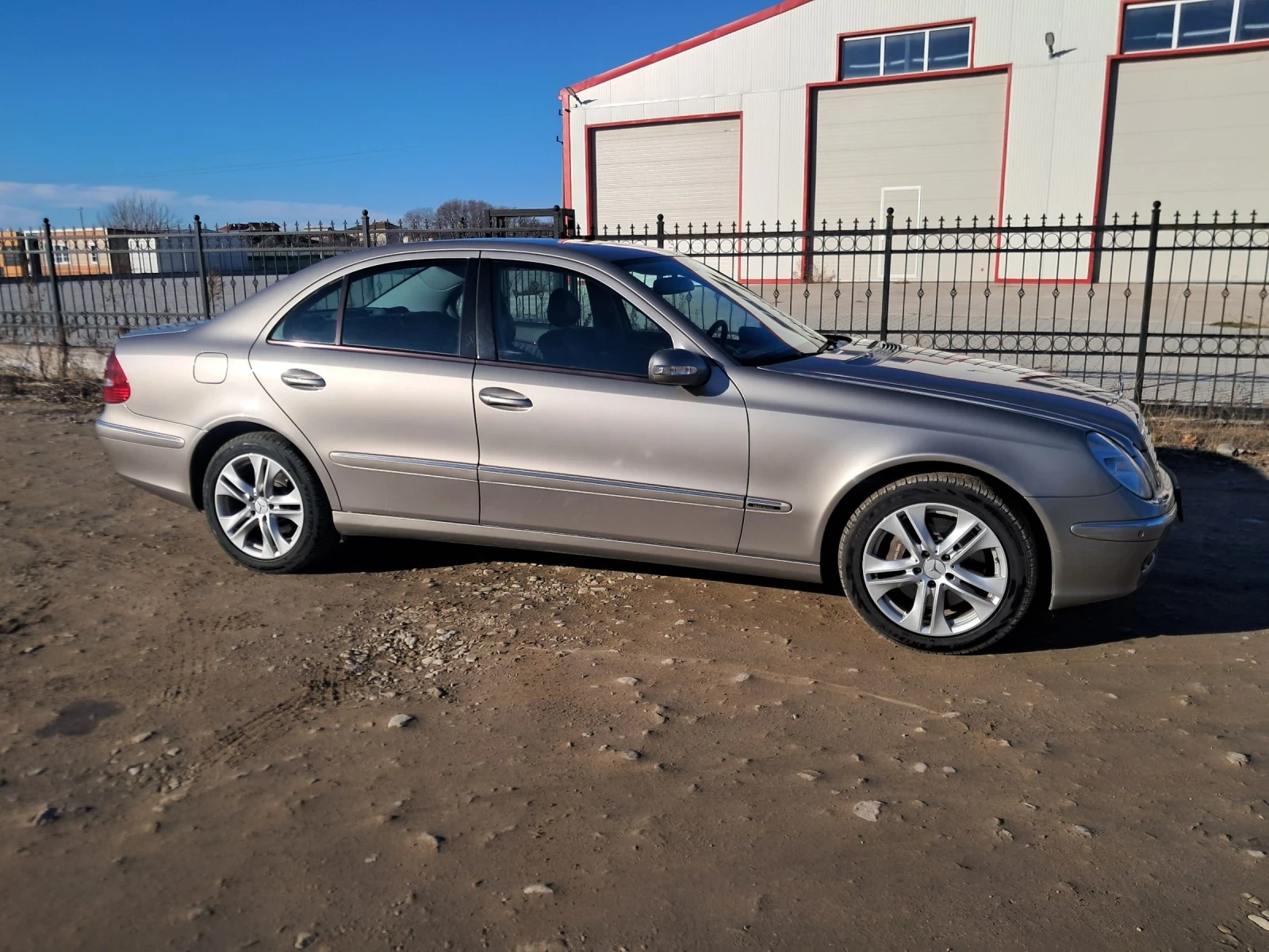 Mercedes-Benz E 350  - изображение 8