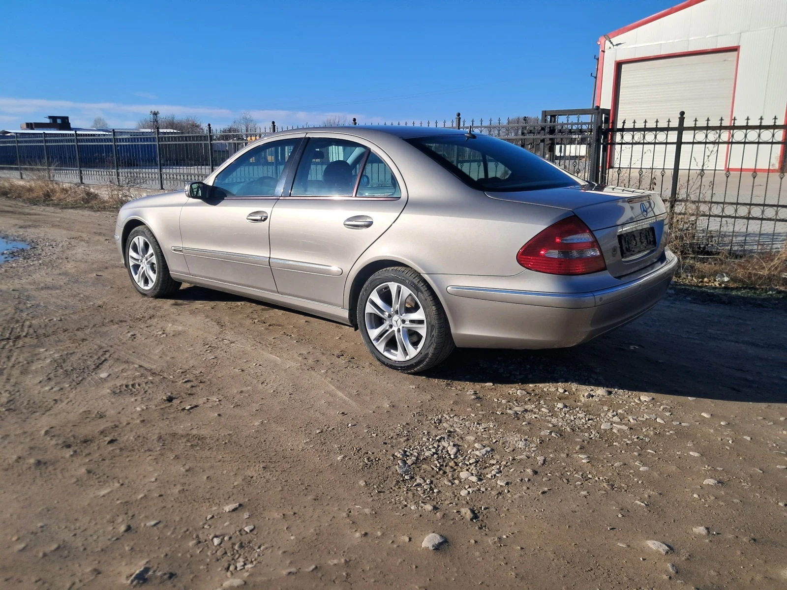 Mercedes-Benz E 350  - изображение 6