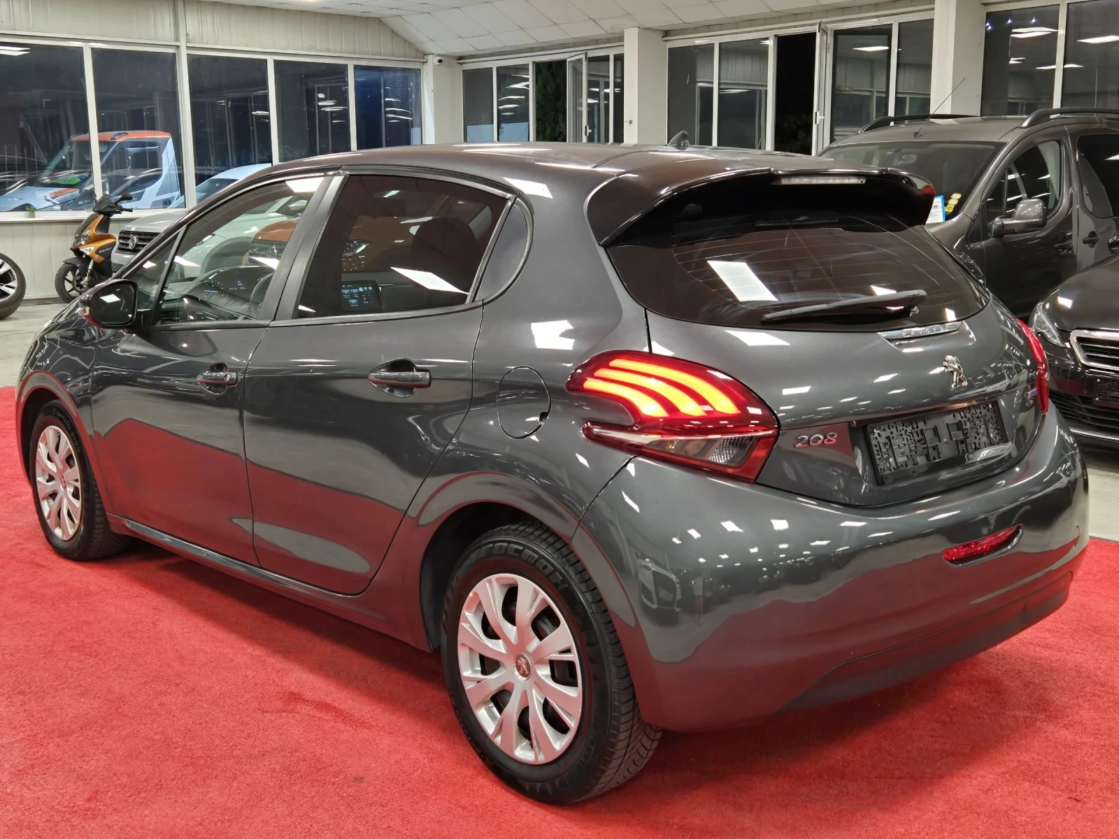 Peugeot 208 1.6HDI 100кс, EU6 - изображение 4