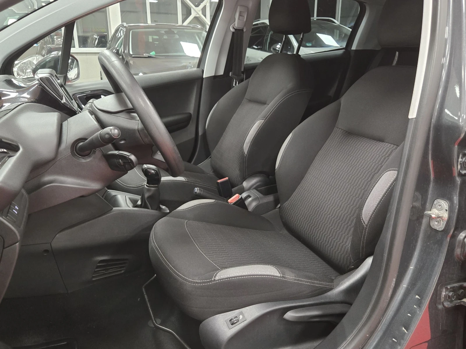 Peugeot 208 1.6HDI 100кс, EU6 - изображение 10