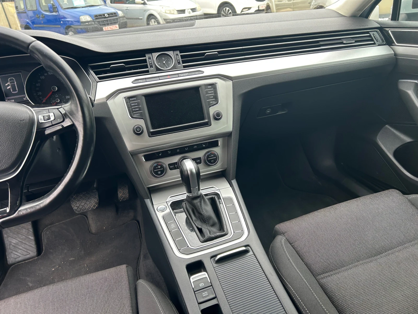 VW Passat 2, 0 DSG - изображение 8