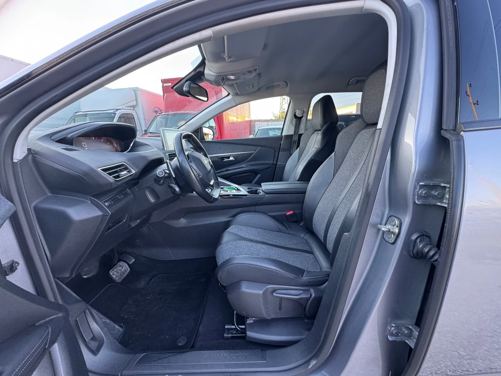 Peugeot 3008 ALLURE 1.5 e-HDI 130 EAT8 - изображение 9