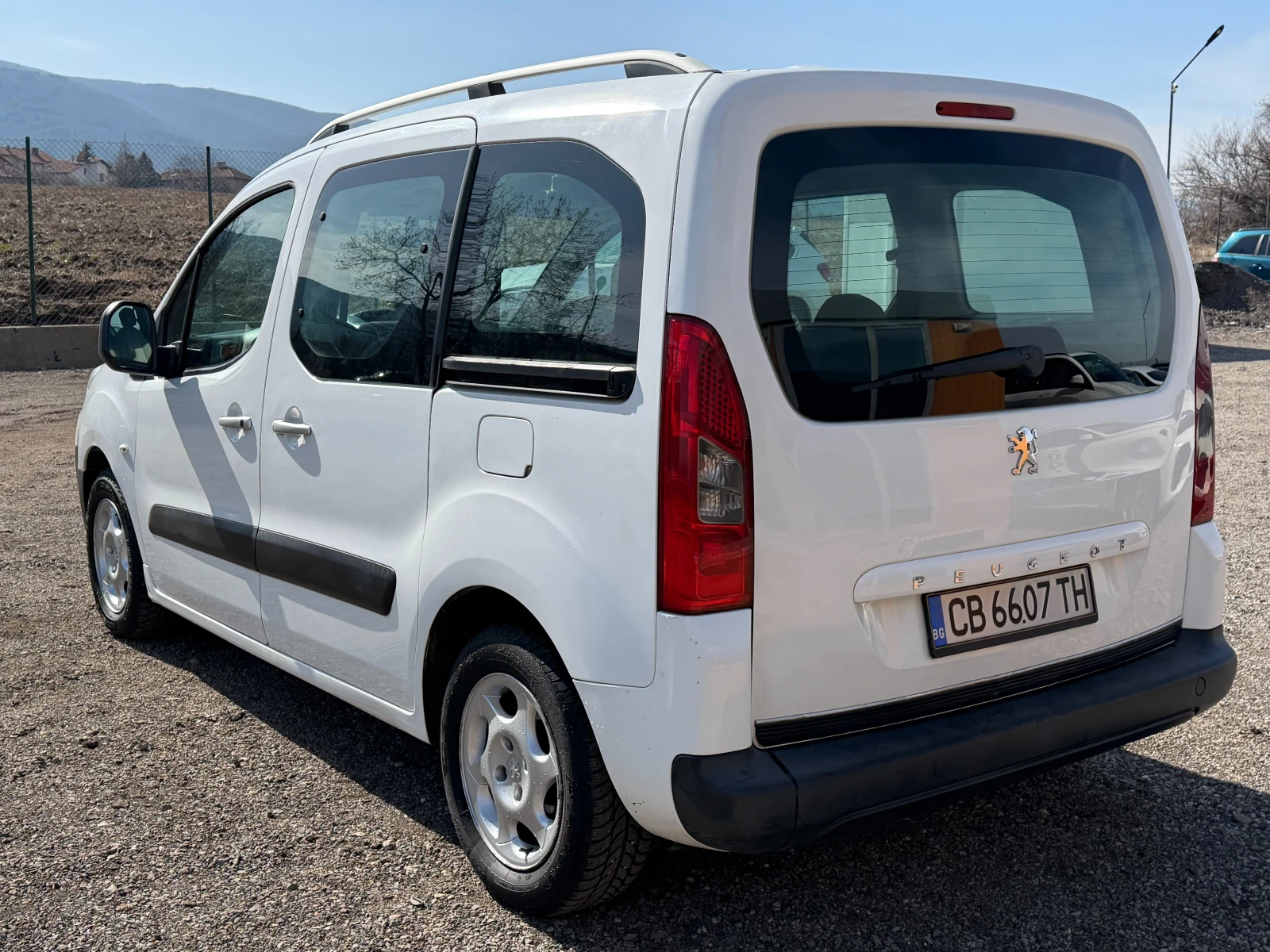 Peugeot Partner 1.6 HDI 109 к.с Пътнически / Климатроник - изображение 8