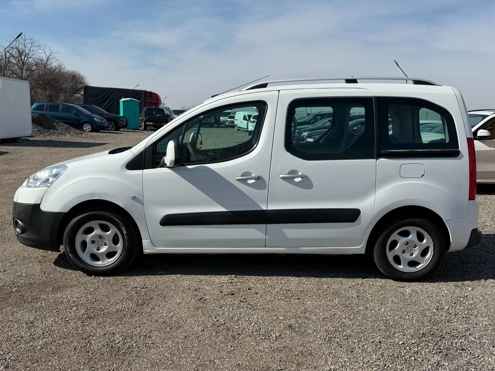 Peugeot Partner 1.6 HDI 109 к.с Пътнически / Климатроник - изображение 5