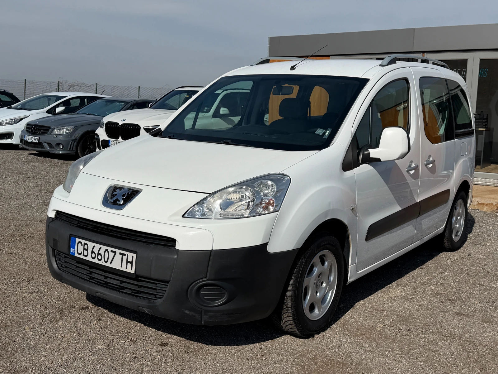 Peugeot Partner 1.6 HDI 109 к.с Пътнически / Климатроник - изображение 3