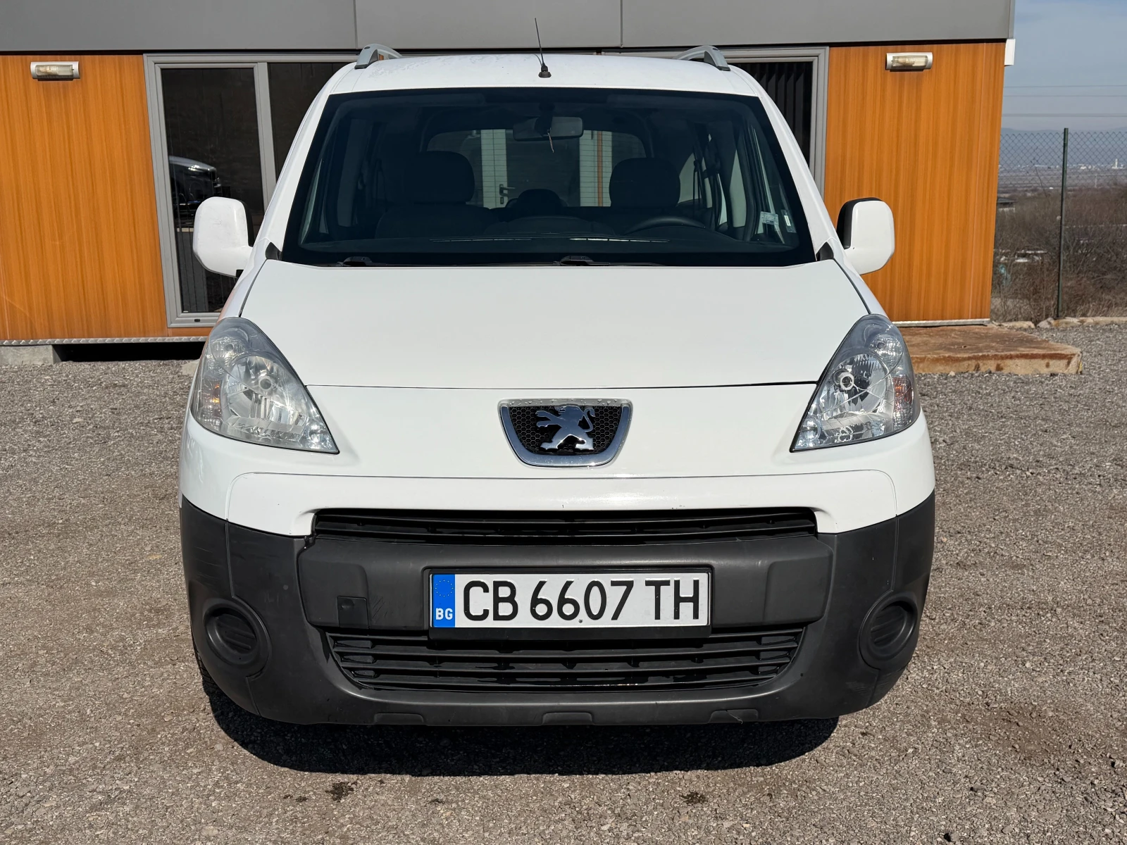 Peugeot Partner 1.6 HDI 109 к.с Пътнически / Климатроник - изображение 2