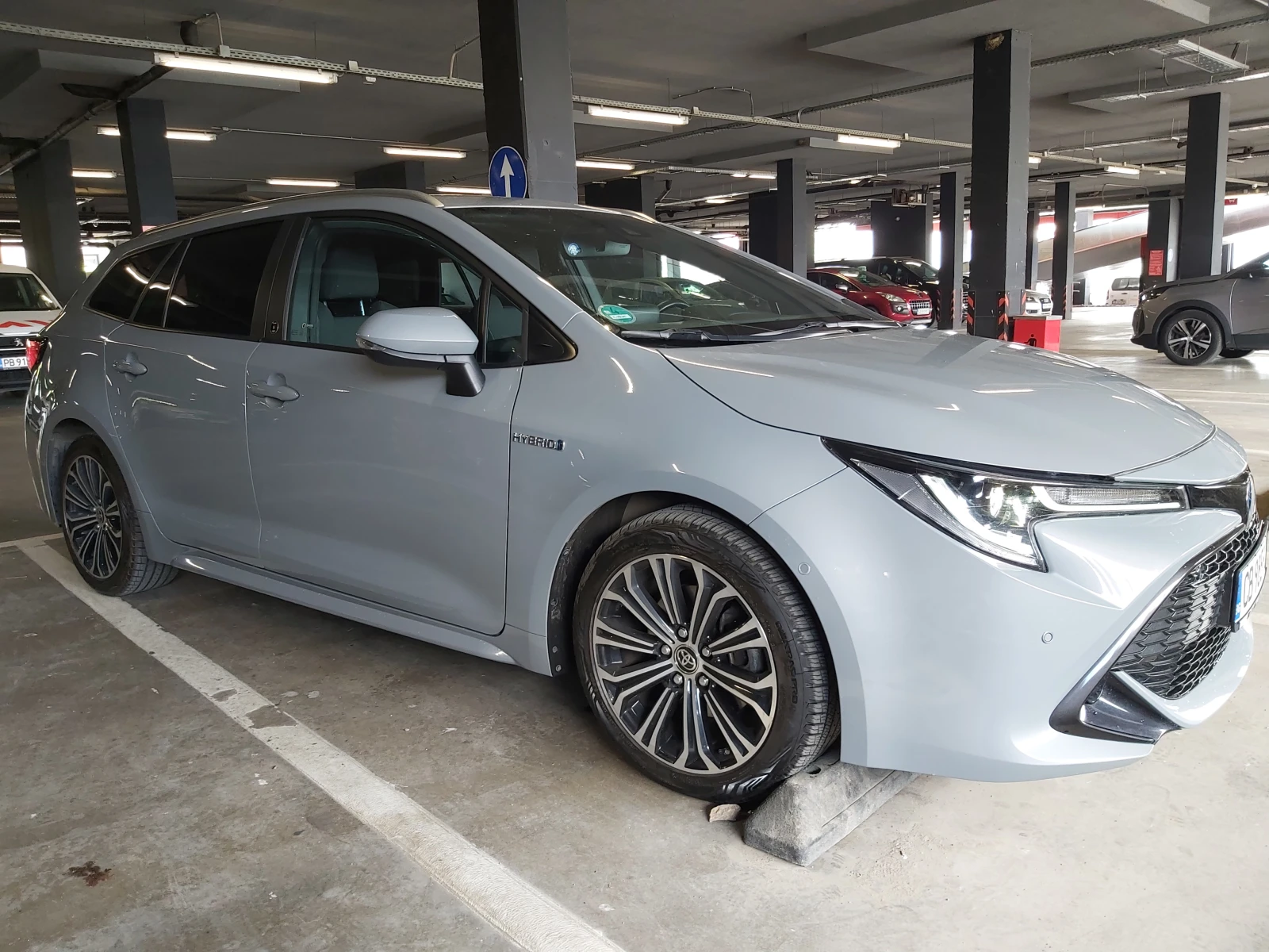 Toyota Corolla 2.0 184кс TOURING SPORTS, снимка 2 - Автомобили и джипове - 54582639