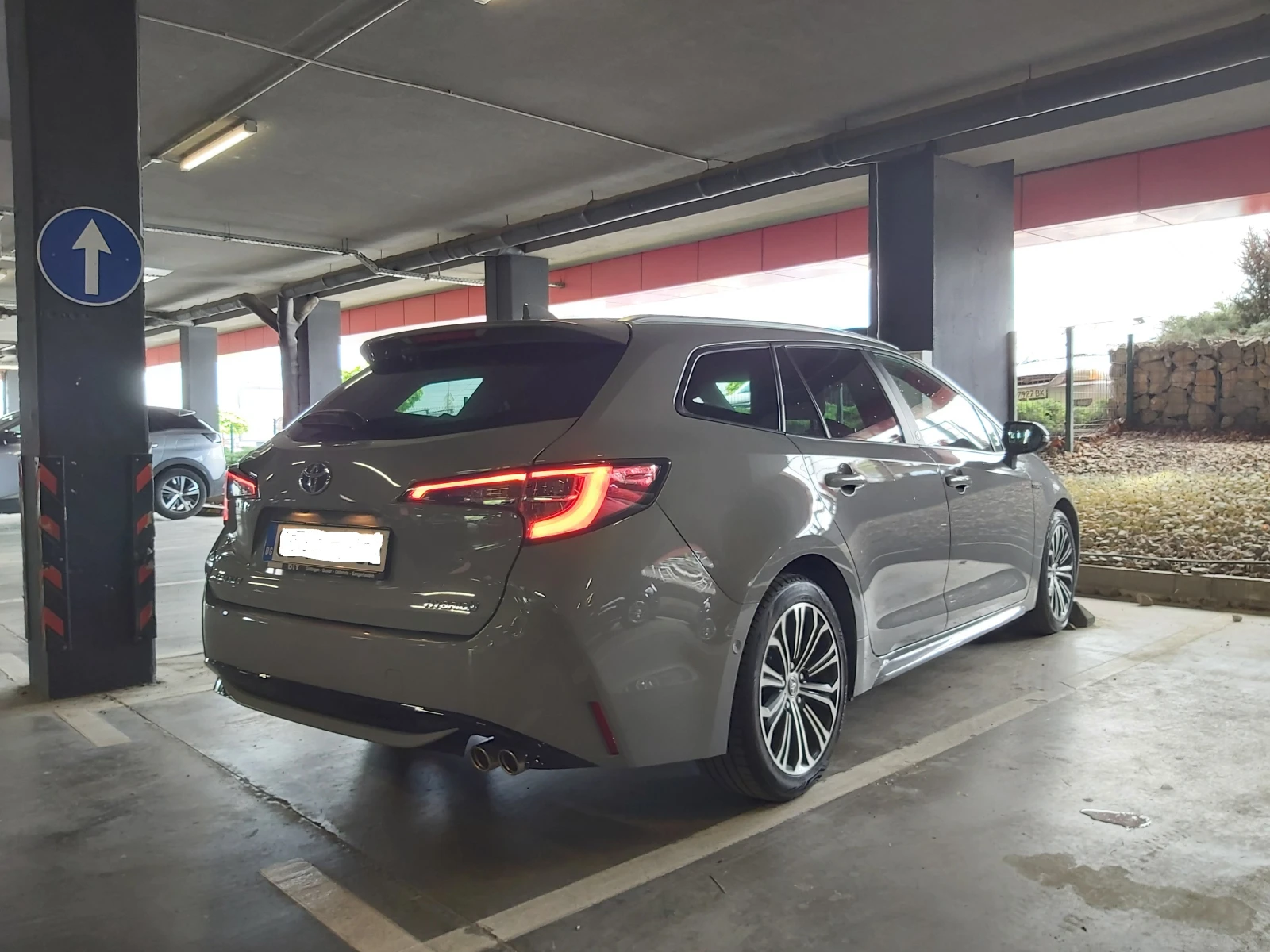 Toyota Corolla 2.0 184кс TOURING SPORTS, снимка 4 - Автомобили и джипове - 54582639