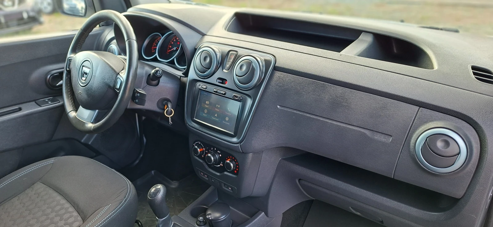 Dacia Dokker 1.2Tce Stepwey, снимка 13 - Автомобили и джипове - 54596900