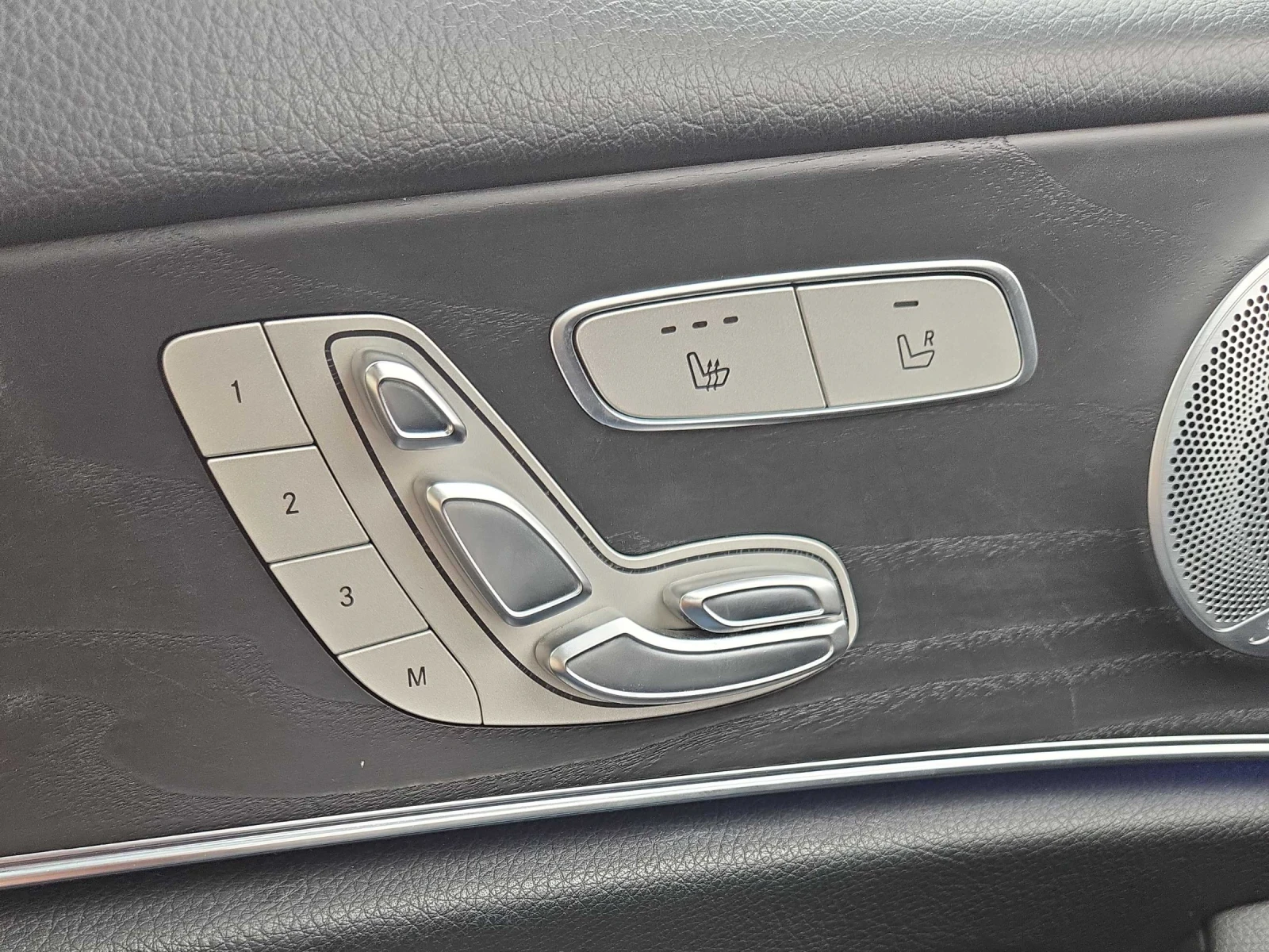 Mercedes-Benz E 300 ДИСТРОНИК * ПОДГРЕВ * ПАНОРАМА * BURMESTER, снимка 13 - Автомобили и джипове - 54730885