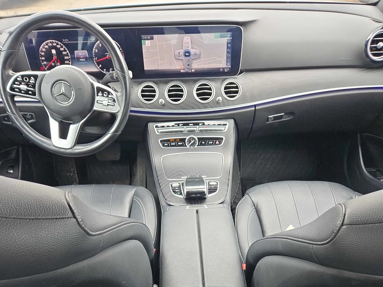 Mercedes-Benz E 300 ДИСТРОНИК * ПОДГРЕВ * ПАНОРАМА * BURMESTER, снимка 7 - Автомобили и джипове - 54730885