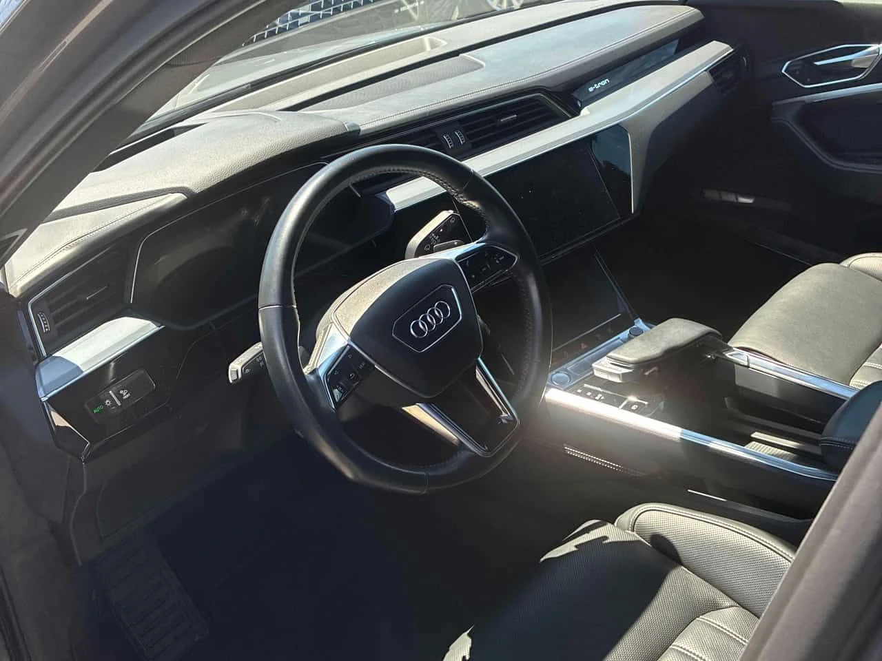 Audi E-Tron 55 /Technik / 360 / HUD / ОБДУХВАНЕ , снимка 5 - Автомобили и джипове - 54978767