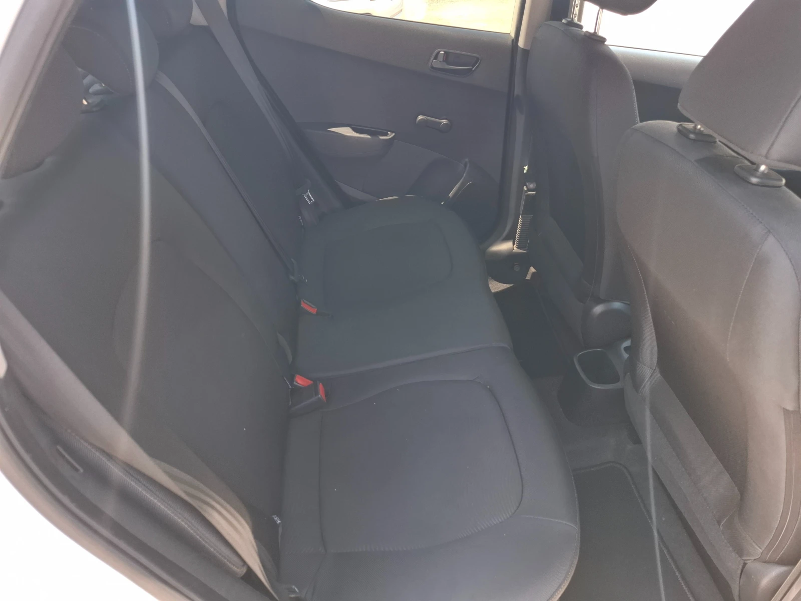 Hyundai I10 AVTOMATIK, снимка 9 - Автомобили и джипове - 55127695