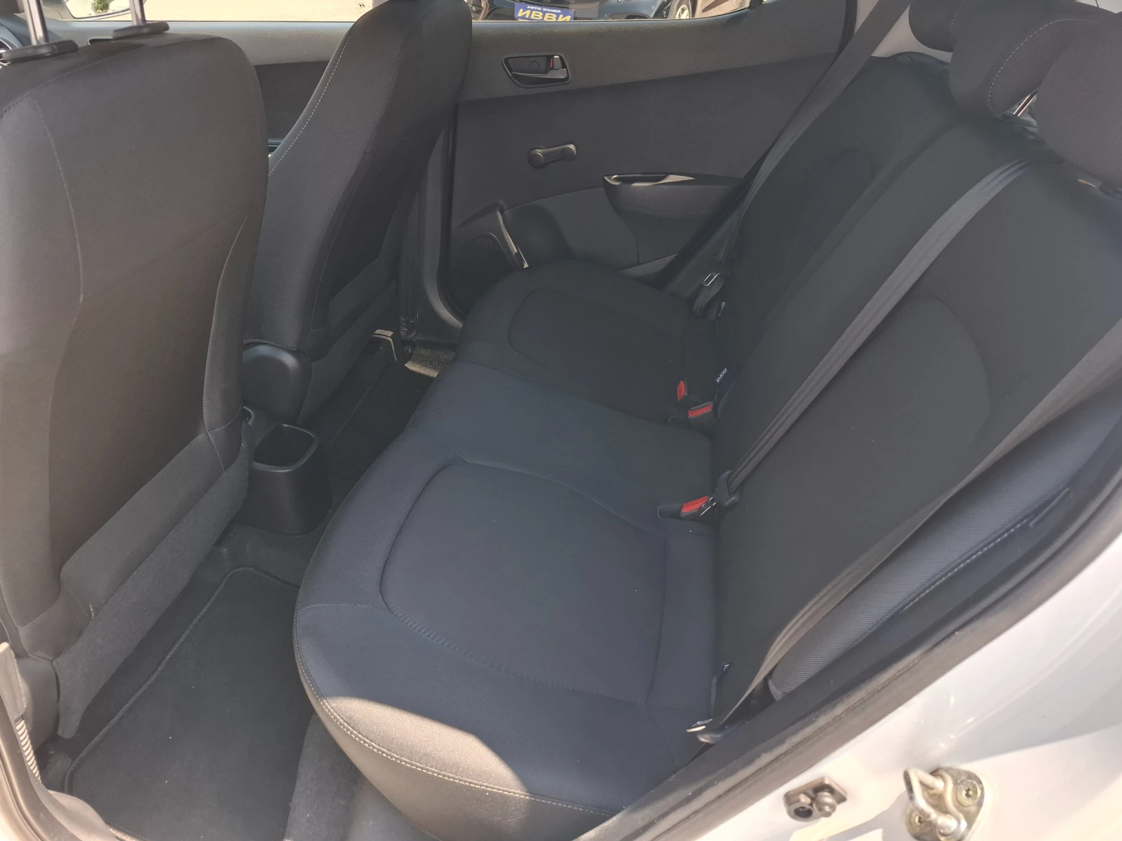 Hyundai I10 AVTOMATIK, снимка 7 - Автомобили и джипове - 55127695