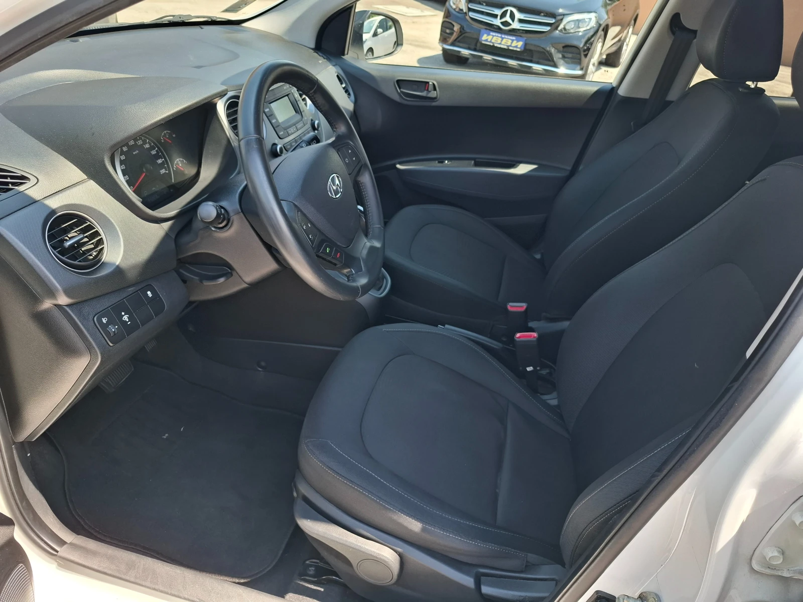 Hyundai I10 AVTOMATIK, снимка 6 - Автомобили и джипове - 55127695