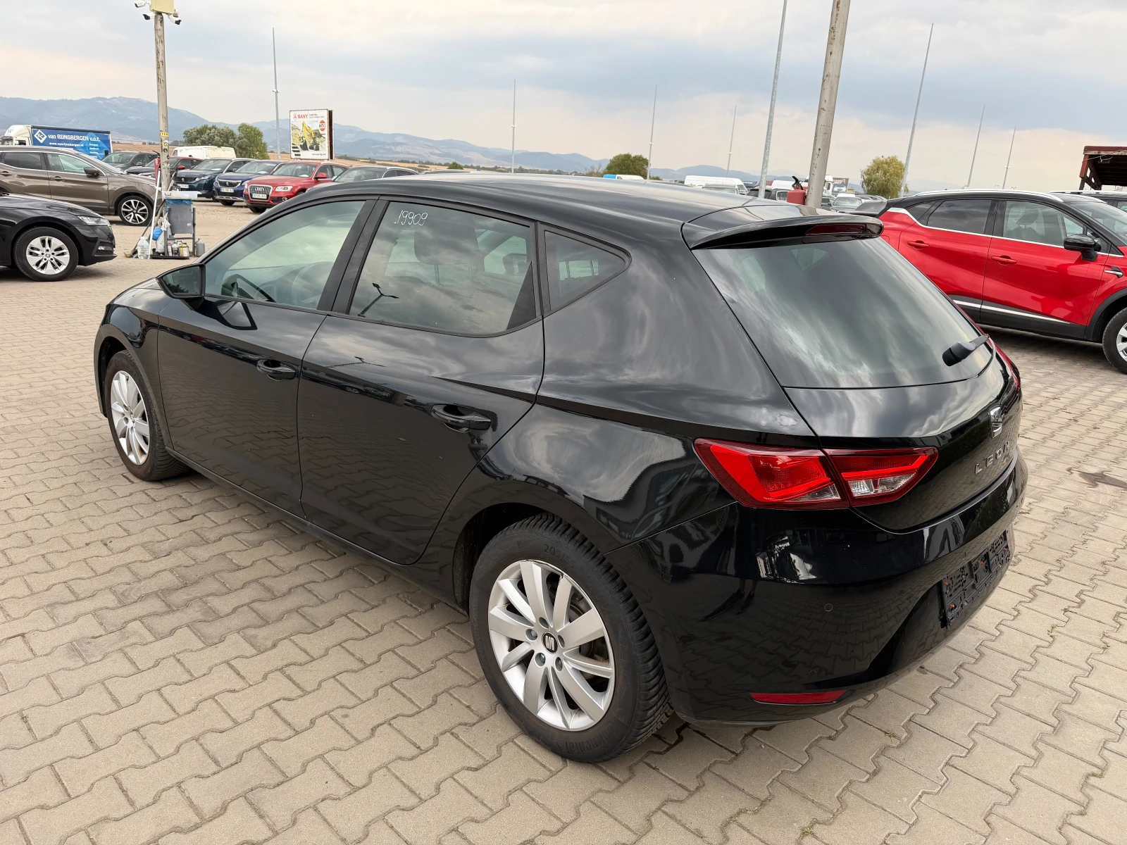 Seat Leon 1.6TDI NAVI EURO 5, снимка 8 - Автомобили и джипове - 56165939