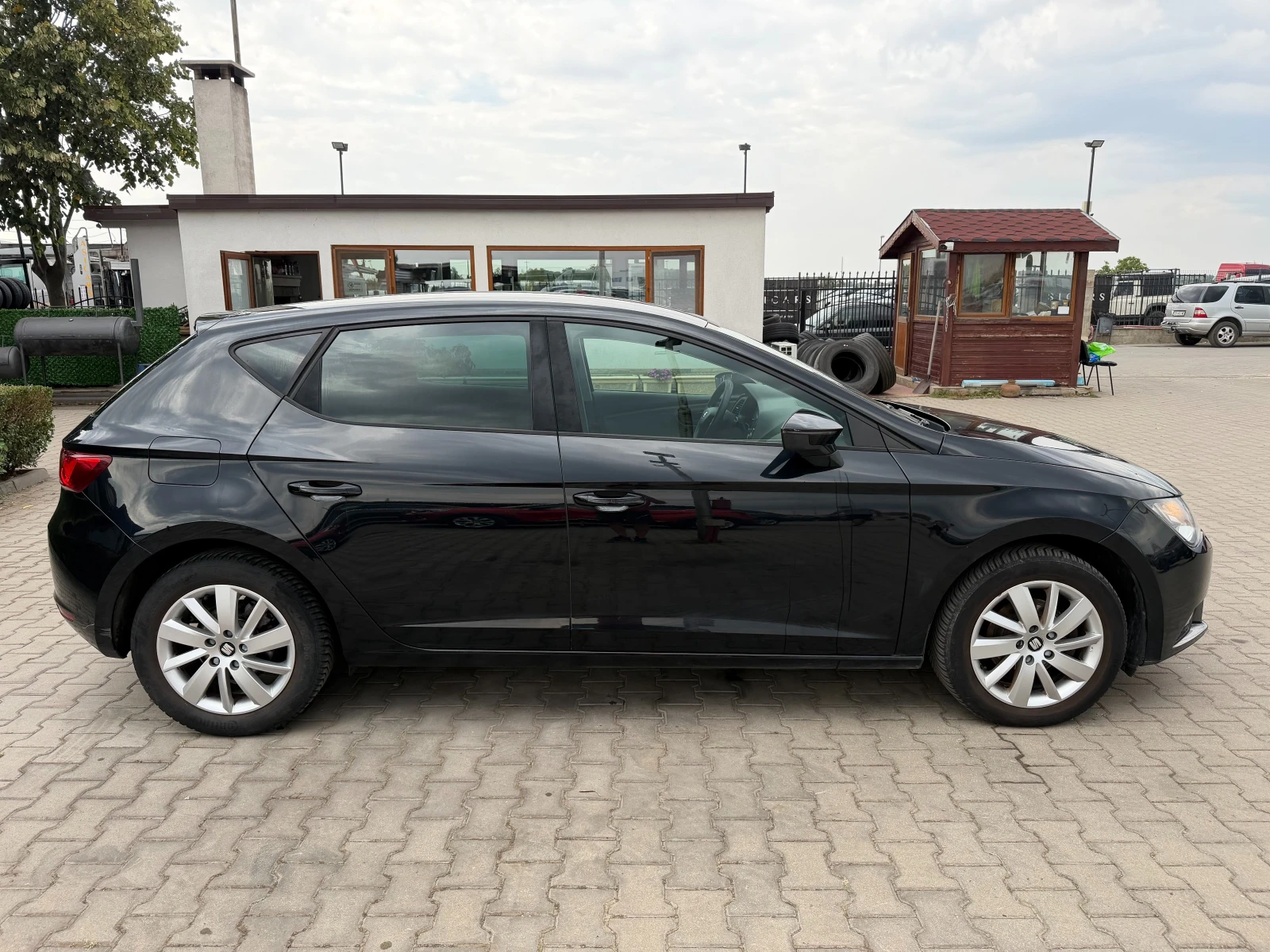 Seat Leon 1.6TDI NAVI EURO 5, снимка 5 - Автомобили и джипове - 56165939
