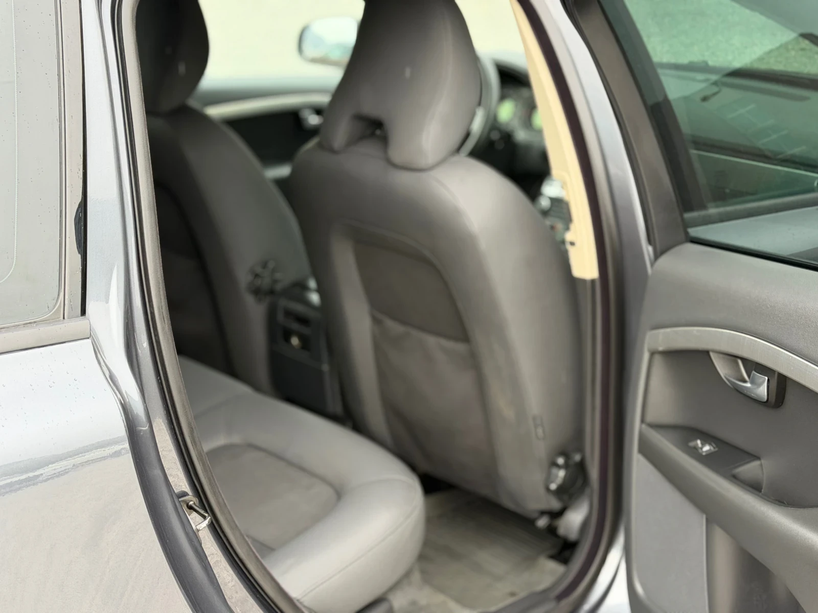 Volvo V70 2.4 D * Нов внос* , снимка 12 - Автомобили и джипове - 56261398