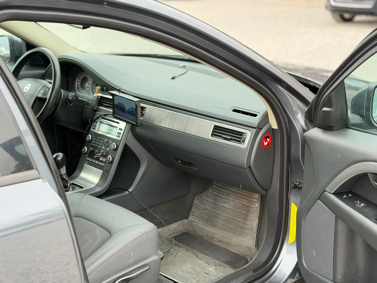 Volvo V70 2.4 D * Нов внос* , снимка 11 - Автомобили и джипове - 56261398