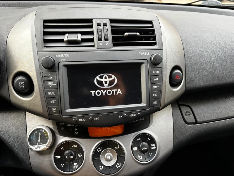 Toyota Rav4 2.2 D4D 136HP, снимка 10 - Автомобили и джипове - 49520584