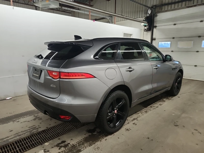 Jaguar F-PACE 25t Checkered Flag Limited Edition AWD, снимка 3 - Автомобили и джипове - 53480271