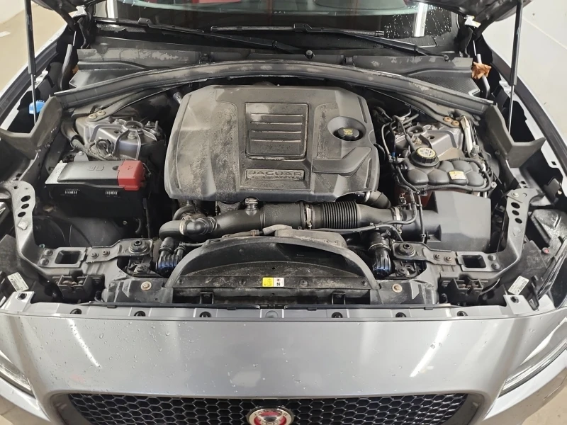 Jaguar F-PACE 25t Checkered Flag Limited Edition AWD, снимка 16 - Автомобили и джипове - 53480271