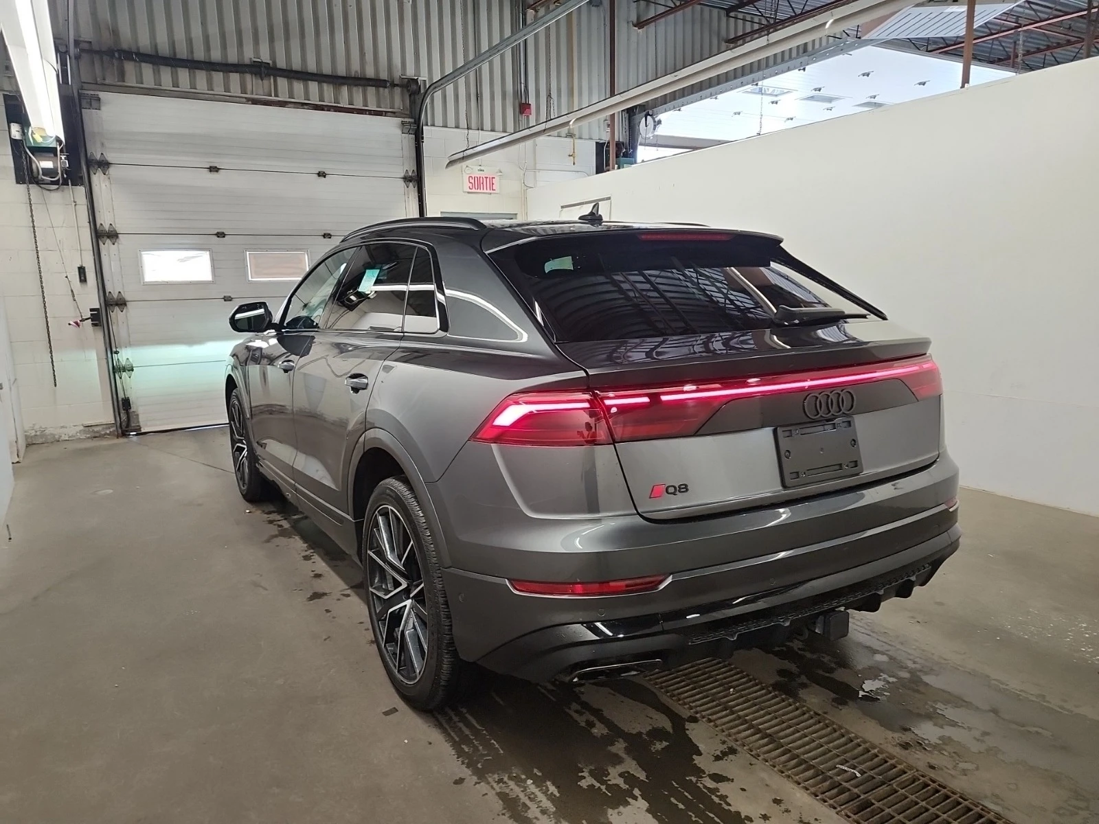 Audi Q8 * * PROGRESSIV * * CARFAX * * АВТО КРЕДИТ * *  - изображение 3
