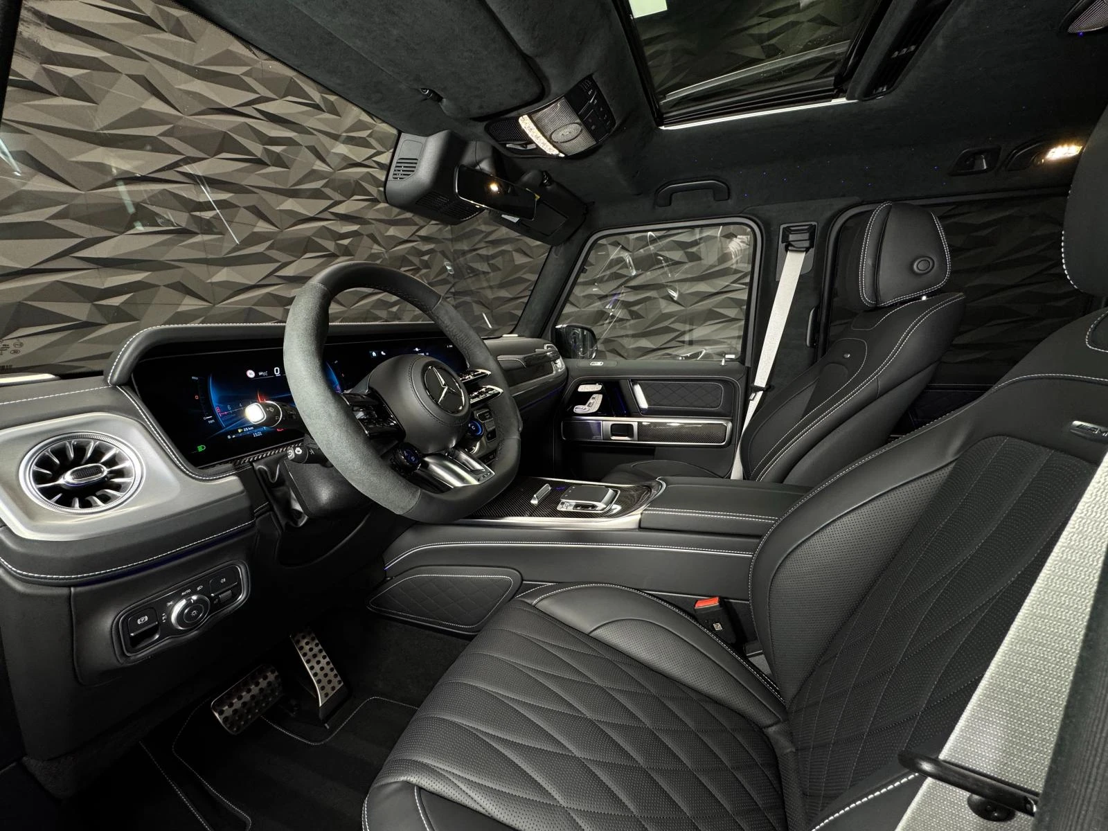 Mercedes-Benz G 63 AMG Akrapovic * Stars * Burmester * Pano * Обдухване * - изображение 7