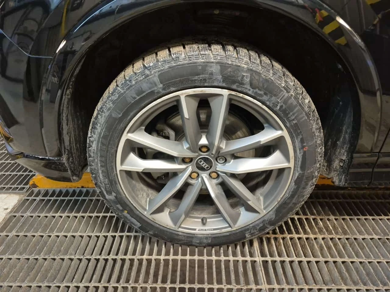 Audi Q3 KOMFORT S line 45 TFSI quattro | PANO | ПОДГРЕВИ, снимка 6 - Автомобили и джипове - 53819557