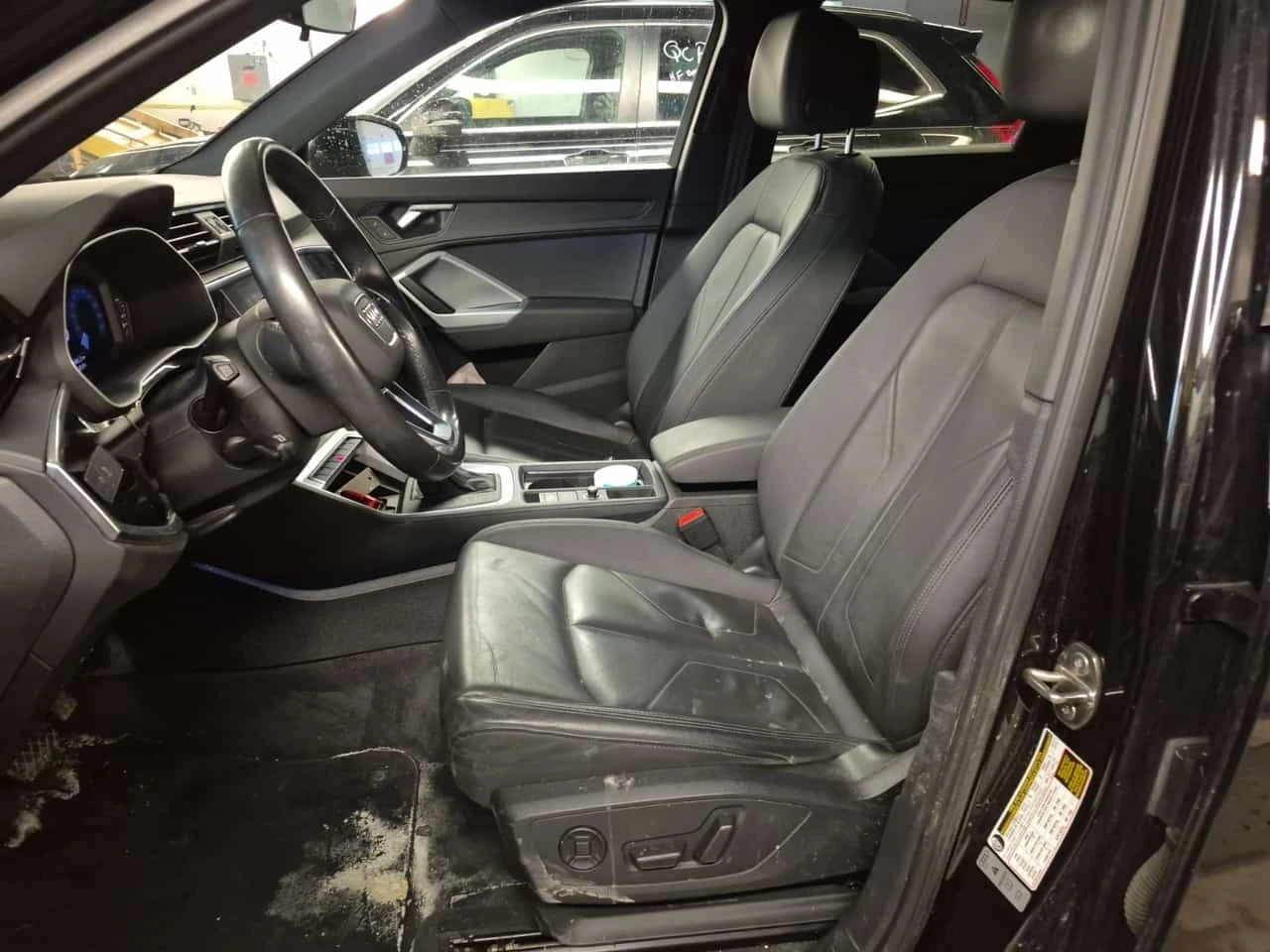 Audi Q3 KOMFORT S line 45 TFSI quattro | PANO | ПОДГРЕВИ, снимка 5 - Автомобили и джипове - 53819557