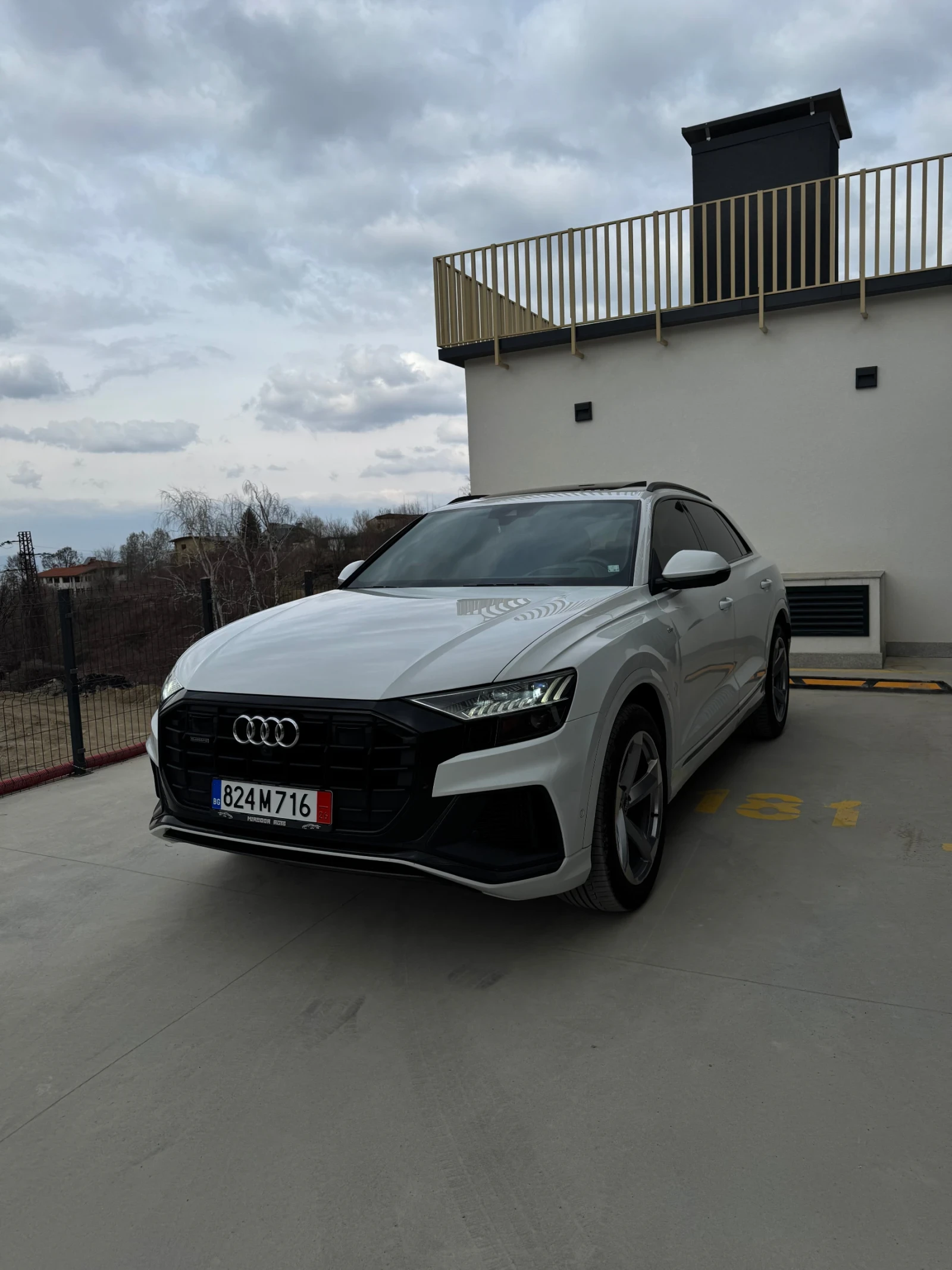 Audi Q8 55 tfsi от ауди с 1 година гаранция