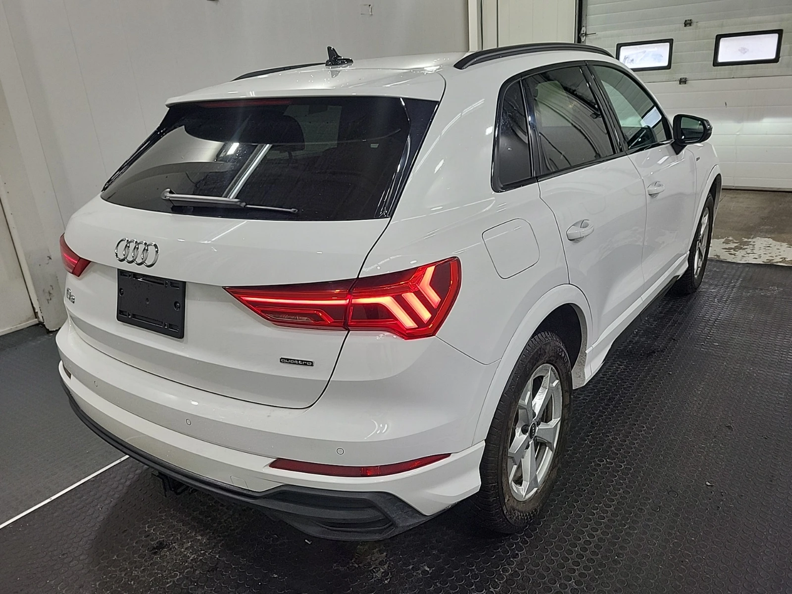 Audi Q3 Technik * * CARFAX * * АВТО КРЕДИТ * * , снимка 4 - Автомобили и джипове - 54360867