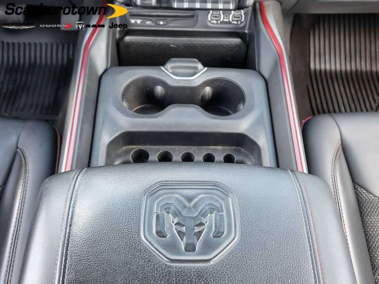 Dodge RAM 1500 * Rebel Crew Cab | 5'7 Box | Sunroof | HEMI | , снимка 11 - Автомобили и джипове - 55570849
