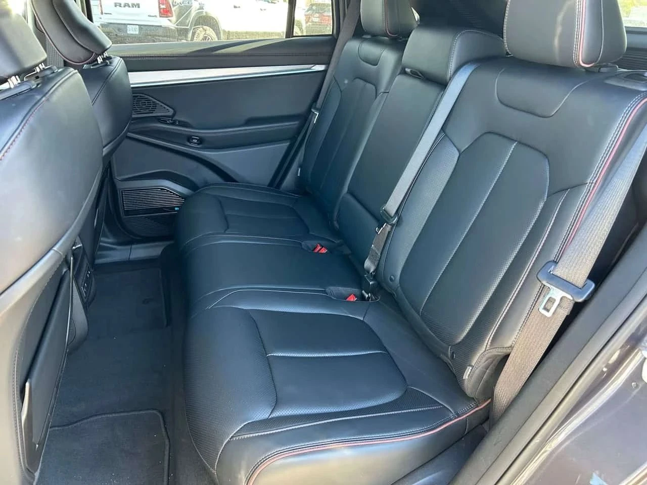 Jeep Grand Wagoneer, снимка 13 - Автомобили и джипове - 56740156