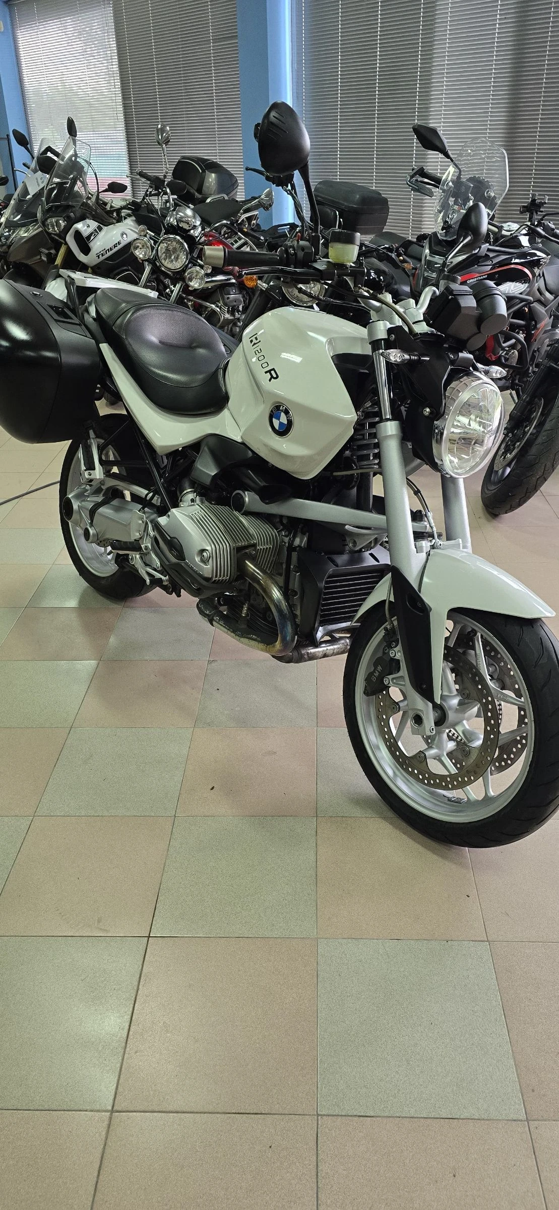 BMW R 1200 R 2010 г. Лизинг !, снимка 3 - Мотоциклети и мототехника - 54610295