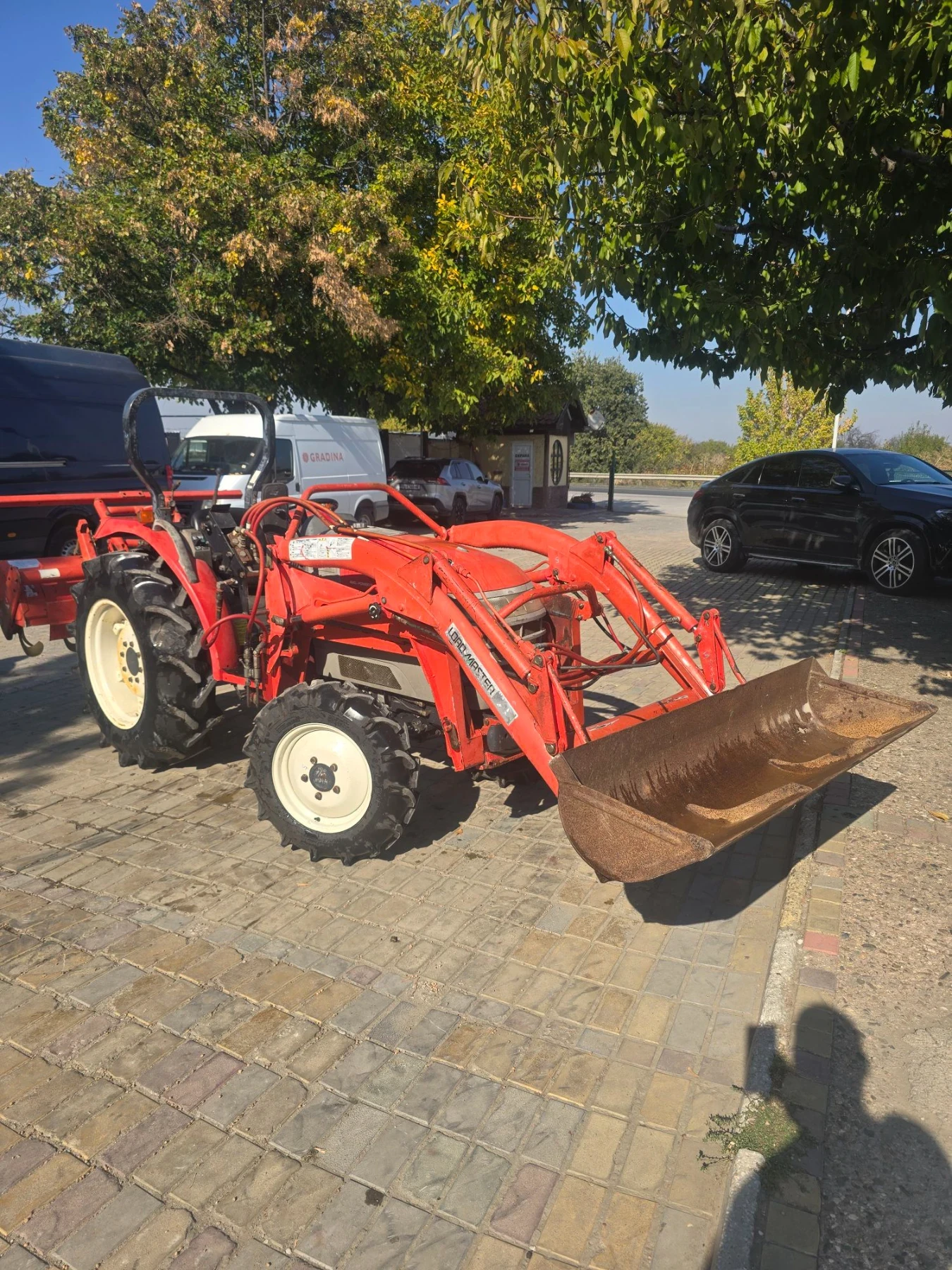 Трактор Yanmar RS30, с челен товарач и фреза !