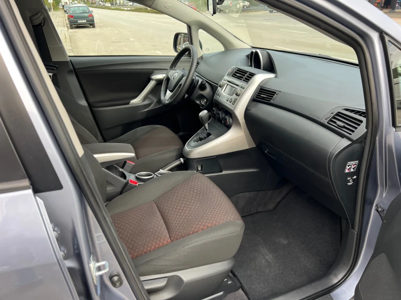 Toyota Verso 1.8i АВТОМАТ ШВЕЙЦАРИЯ, снимка 8 - Автомобили и джипове - 47492244