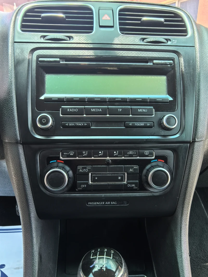 VW Golf 1.6 102кс, снимка 14 - Автомобили и джипове - 52581990