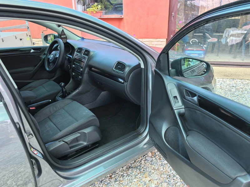 VW Golf 1.6 102кс, снимка 12 - Автомобили и джипове - 52581990